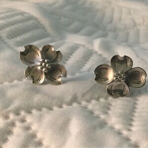 Vintage Stuart Nye Sterling Silver 925 Dogwood Flower Screw Back Earrings